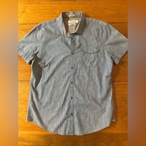 Calvin Klein  Short Sleeve Casual Button Down Body Fit Blue Shirt Size Large